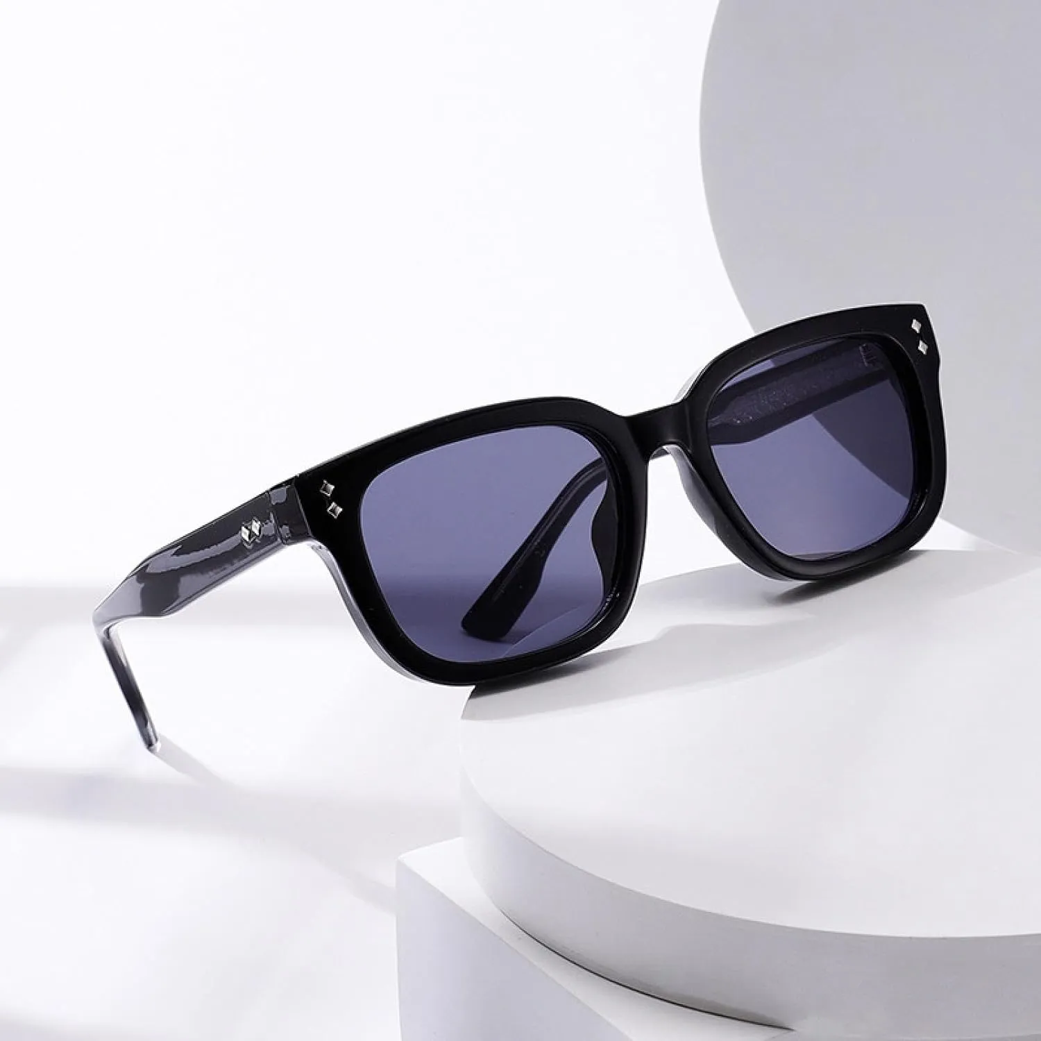 Fashion Women Luxury Sunglasses Retro Rivets Gradient Shades Uv400 Men Trending Punk